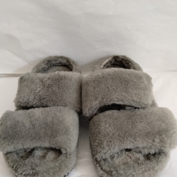 UGG fluff yeah that  slides size 8 - Picture 12 of 16